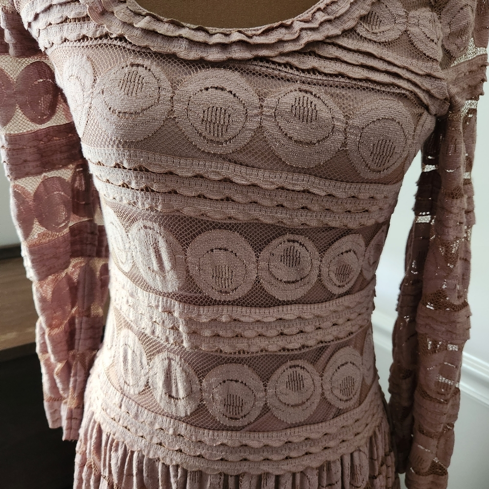 Sundance lace maxi dress fully lined - Picture 3 of 16